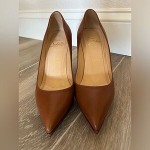 Authentic pointed toe leather Christian Louboutin heels in EUC EU 36